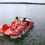 ludzie na rowerku wodnym