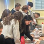 młodzież w pracowni