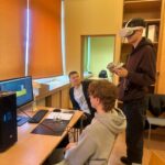 młodzież w pracowni