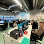 młodzież w pracowni