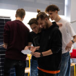 młodzi mężczyźni