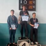 zwycięzcy zawodów pływackich