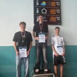 zwycięzcy zawodów pływackich