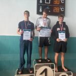 zwycięzcy zawodów pływackich