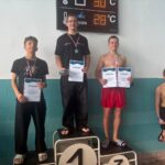 zwycięzcy zawodów pływackich