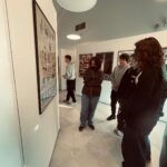 młodzież na wystawie